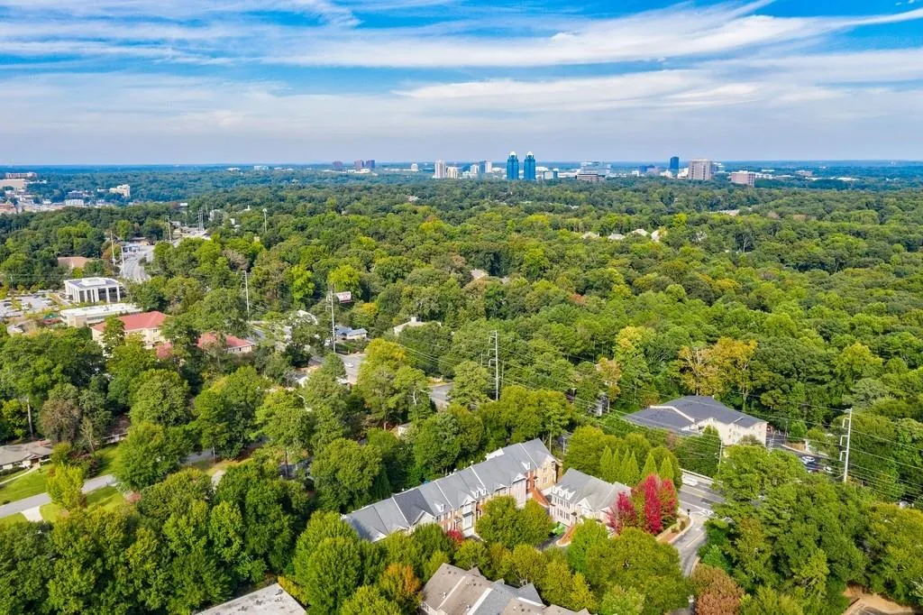 197 Chemin De Vie, Atlanta, Georgia 30342, 3 Bedrooms Bedrooms, ,3 BathroomsBathrooms,Residential,Sold,197 Chemin De Vie,6791807