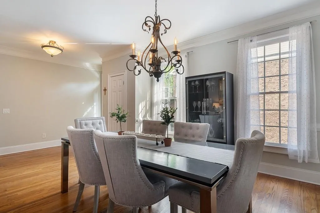 197 Chemin De Vie, Atlanta, Georgia 30342, 3 Bedrooms Bedrooms, ,3 BathroomsBathrooms,Residential,Sold,197 Chemin De Vie,6791807