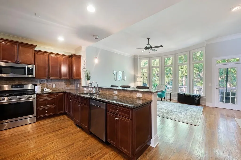 197 Chemin De Vie, Atlanta, Georgia 30342, 3 Bedrooms Bedrooms, ,3 BathroomsBathrooms,Residential,Sold,197 Chemin De Vie,6791807