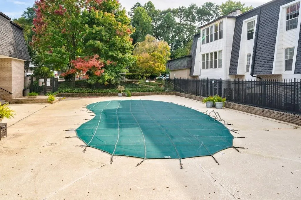 197 Chemin De Vie, Atlanta, Georgia 30342, 3 Bedrooms Bedrooms, ,3 BathroomsBathrooms,Residential,Sold,197 Chemin De Vie,6791807