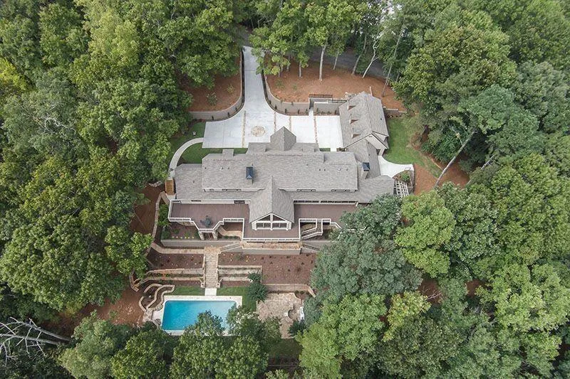 1925 Spalding Drive, Atlanta, Georgia 30350, 9 Bedrooms Bedrooms, ,6 BathroomsBathrooms,Residential,Sold,1925 Spalding Drive,6743719