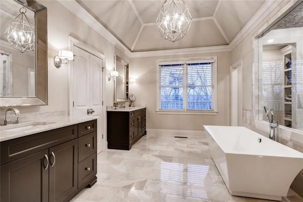 1925 Spalding Drive, Atlanta, Georgia 30350, 9 Bedrooms Bedrooms, ,6 BathroomsBathrooms,Residential,Sold,1925 Spalding Drive,6743719