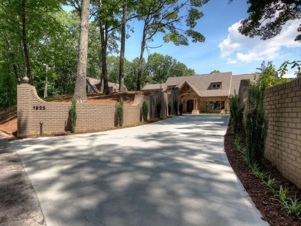 1925 Spalding Drive, Atlanta, Georgia 30350, 9 Bedrooms Bedrooms, ,6 BathroomsBathrooms,Residential,Sold,1925 Spalding Drive,6743719