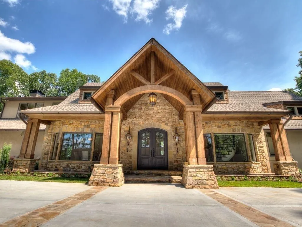 1925 Spalding Drive, Atlanta, Georgia 30350, 9 Bedrooms Bedrooms, ,6 BathroomsBathrooms,Residential,Sold,1925 Spalding Drive,6743719