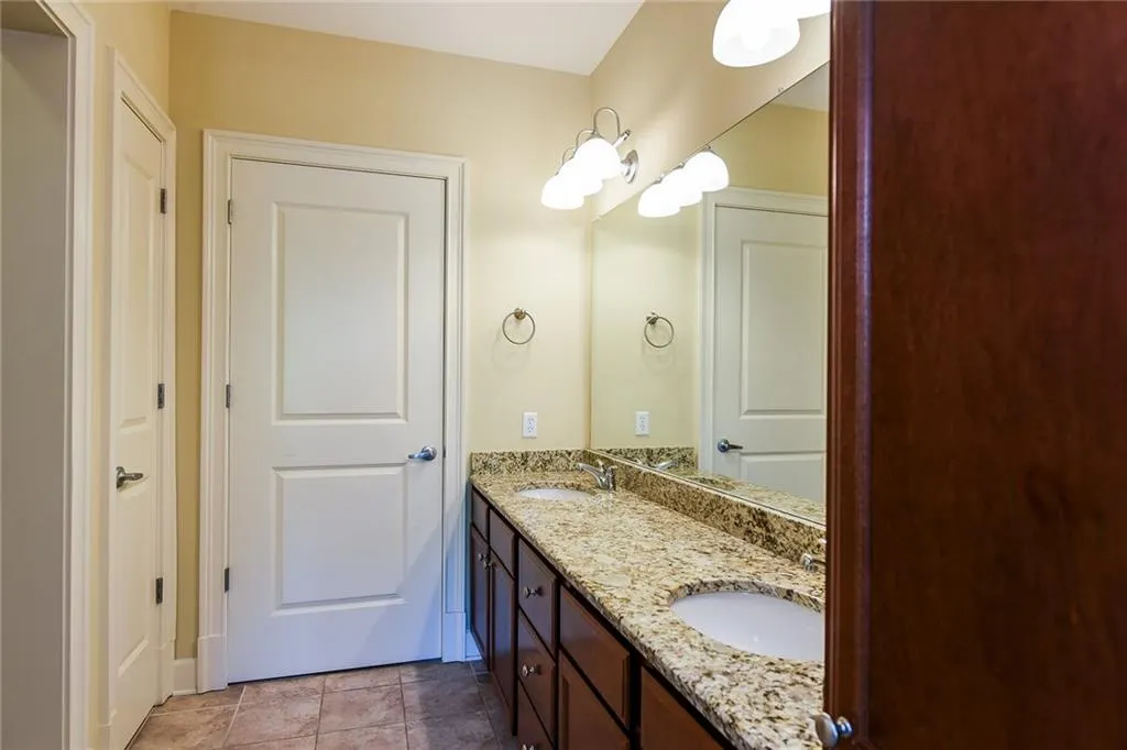 200 River Vista Drive Unit 717, Atlanta, Georgia 30339, 3 Bedrooms Bedrooms, ,2 BathroomsBathrooms,Residential,Sold,200 River Vista Drive Unit 717,5852227