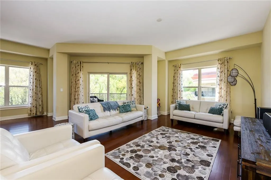 200 River Vista Drive Unit 717, Atlanta, Georgia 30339, 3 Bedrooms Bedrooms, ,2 BathroomsBathrooms,Residential,Sold,200 River Vista Drive Unit 717,5852227