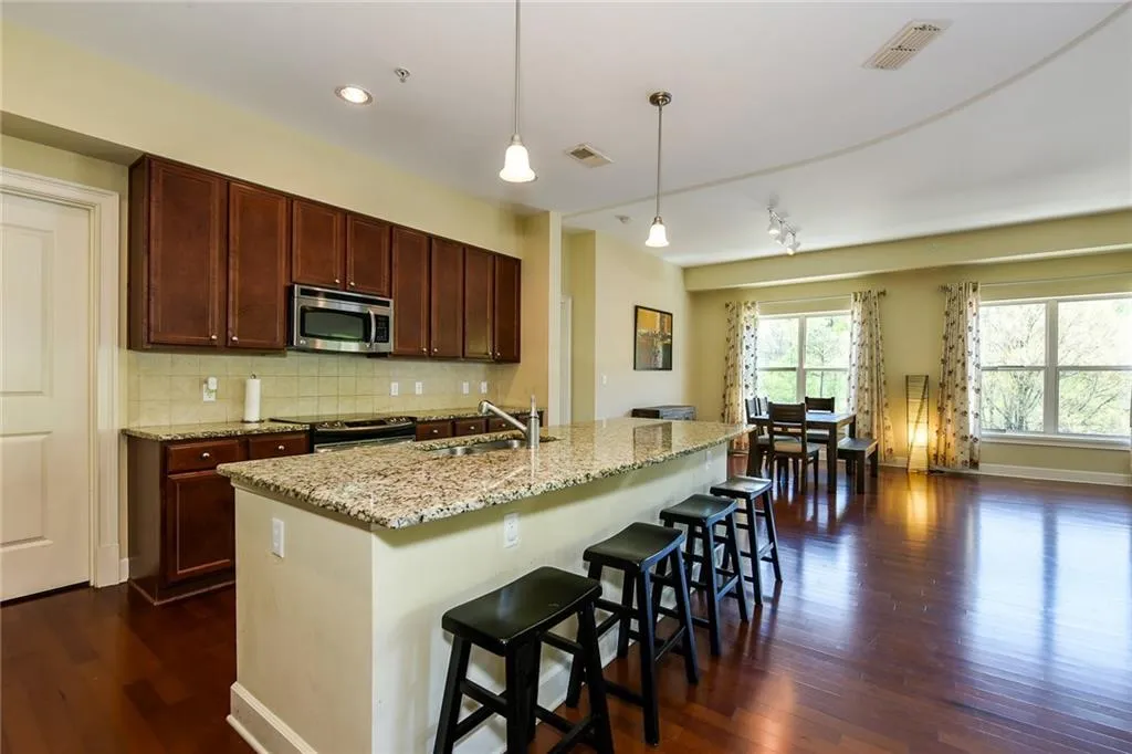 200 River Vista Drive Unit 717, Atlanta, Georgia 30339, 3 Bedrooms Bedrooms, ,2 BathroomsBathrooms,Residential,Sold,200 River Vista Drive Unit 717,5852227