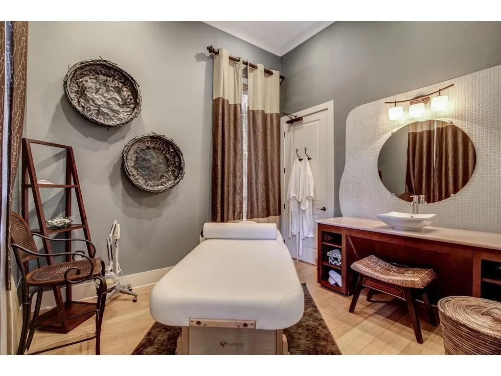 200 River Vista Drive Unit 717, Atlanta, Georgia 30339, 3 Bedrooms Bedrooms, ,2 BathroomsBathrooms,Residential,Sold,200 River Vista Drive Unit 717,5852227