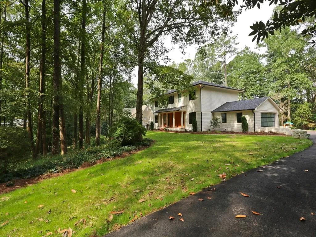 552 Valley Green Drive Ne, Atlanta, Georgia 30342, 6 Bedrooms Bedrooms, ,5 BathroomsBathrooms,Residential,Sold,552 Valley Green Drive Ne,5606277