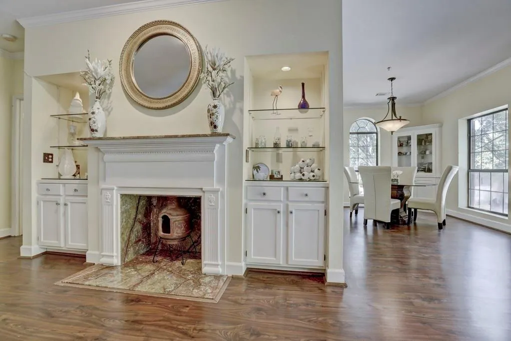 2921 Lenox Road Ne Unit 203, Atlanta, Georgia 30324, 2 Bedrooms Bedrooms, ,2 BathroomsBathrooms,Residential,Sold,2921 Lenox Road Ne Unit 203,5912260