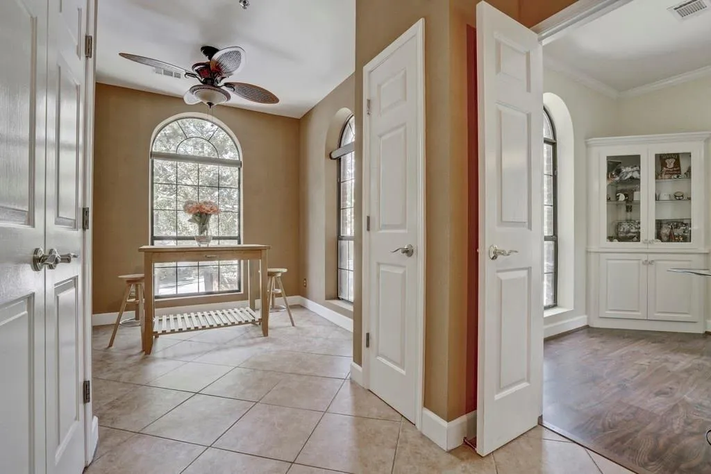 2921 Lenox Road Ne Unit 203, Atlanta, Georgia 30324, 2 Bedrooms Bedrooms, ,2 BathroomsBathrooms,Residential,Sold,2921 Lenox Road Ne Unit 203,5912260
