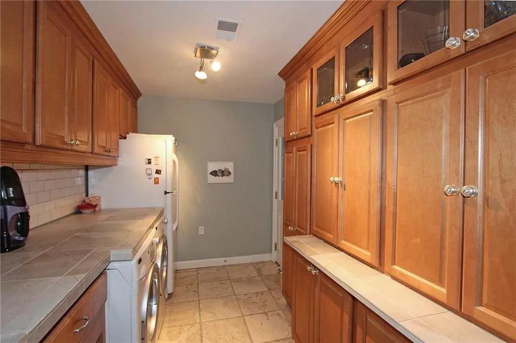 9520 Huntcliff Trace, Sandy Springs, Georgia 30350, 5 Bedrooms Bedrooms, ,5 BathroomsBathrooms,Residential,Sold,9520 Huntcliff Trace,5776846