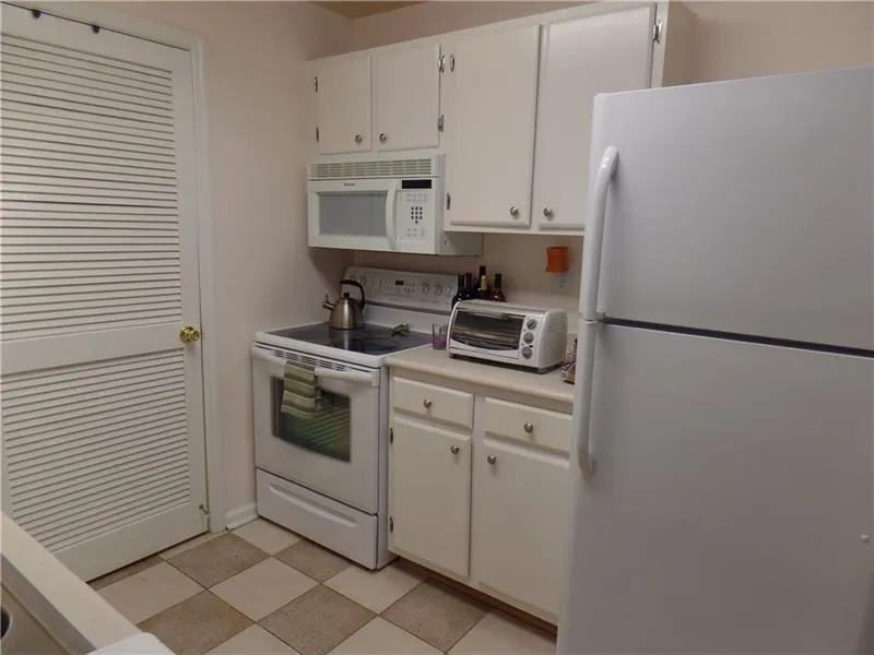 435 Granville Court, Atlanta, Georgia 30328, 1 Bedroom Bedrooms, ,1 BathroomBathrooms,Residential,Sold,435 Granville Court,6062087