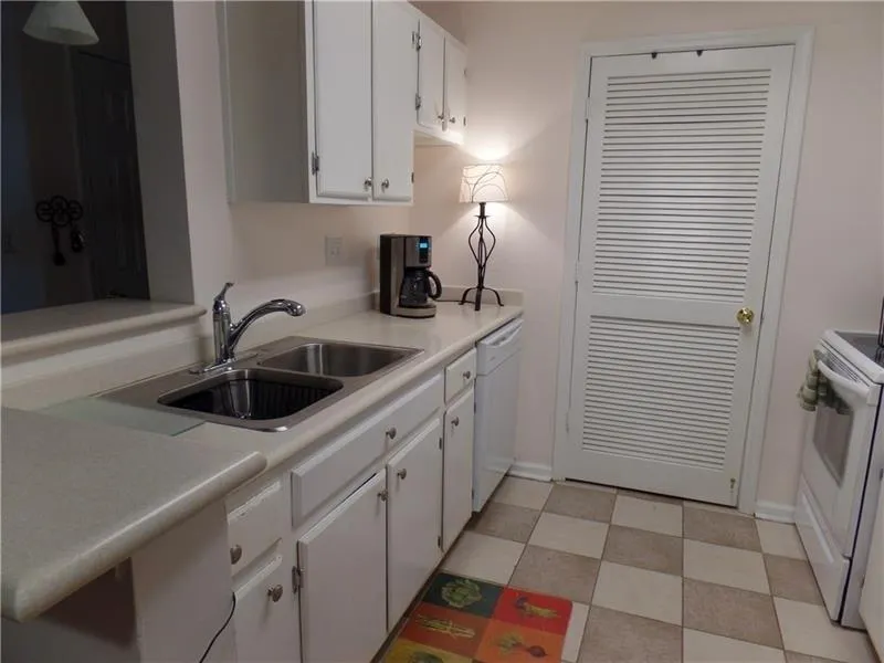 435 Granville Court, Atlanta, Georgia 30328, 1 Bedroom Bedrooms, ,1 BathroomBathrooms,Residential,Sold,435 Granville Court,6062087