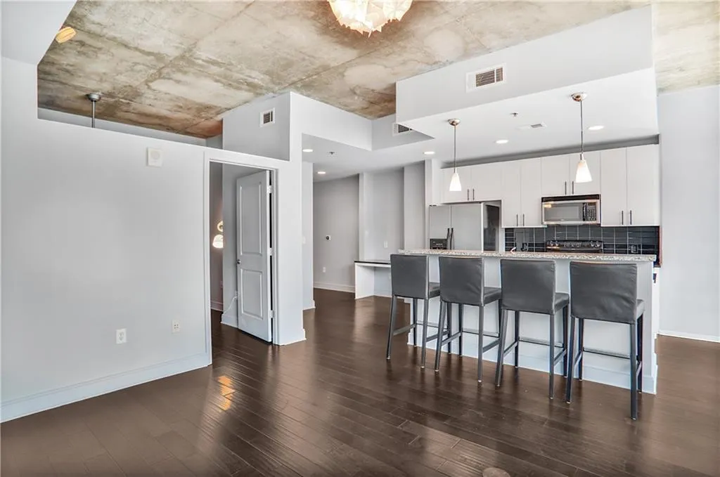 44 Peachtree Place Ne Unit 1929, Atlanta, Georgia 30309, 1 Bedroom Bedrooms, ,1 BathroomBathrooms,Residential,For Sale,44 Peachtree Place Ne Unit 1929,7570248