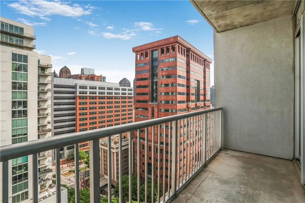 19th Floor views!