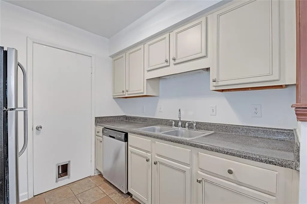 2014 Wingate Way, Sandy Springs, Georgia 30350, 2 Bedrooms Bedrooms, ,2 BathroomsBathrooms,Residential,Sold,2014 Wingate Way,6900018