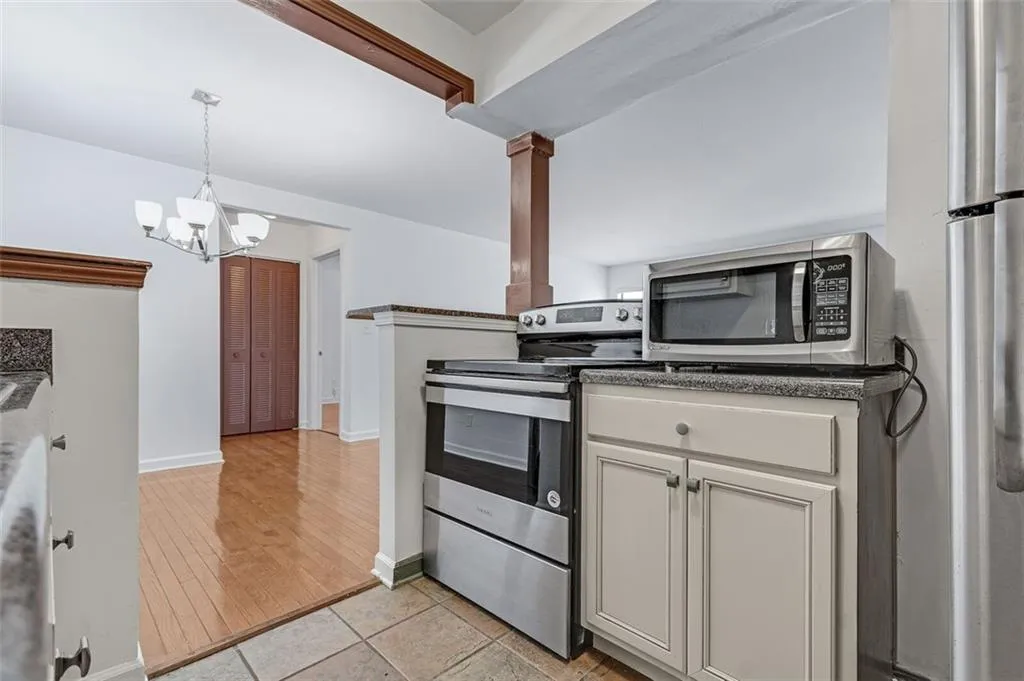2014 Wingate Way, Sandy Springs, Georgia 30350, 2 Bedrooms Bedrooms, ,2 BathroomsBathrooms,Residential,Sold,2014 Wingate Way,6900018