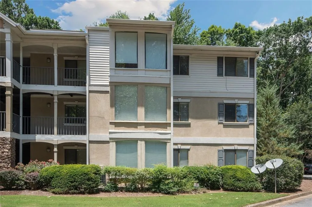 2014 Wingate Way, Sandy Springs, Georgia 30350, 2 Bedrooms Bedrooms, ,2 BathroomsBathrooms,Residential,Sold,2014 Wingate Way,6900018
