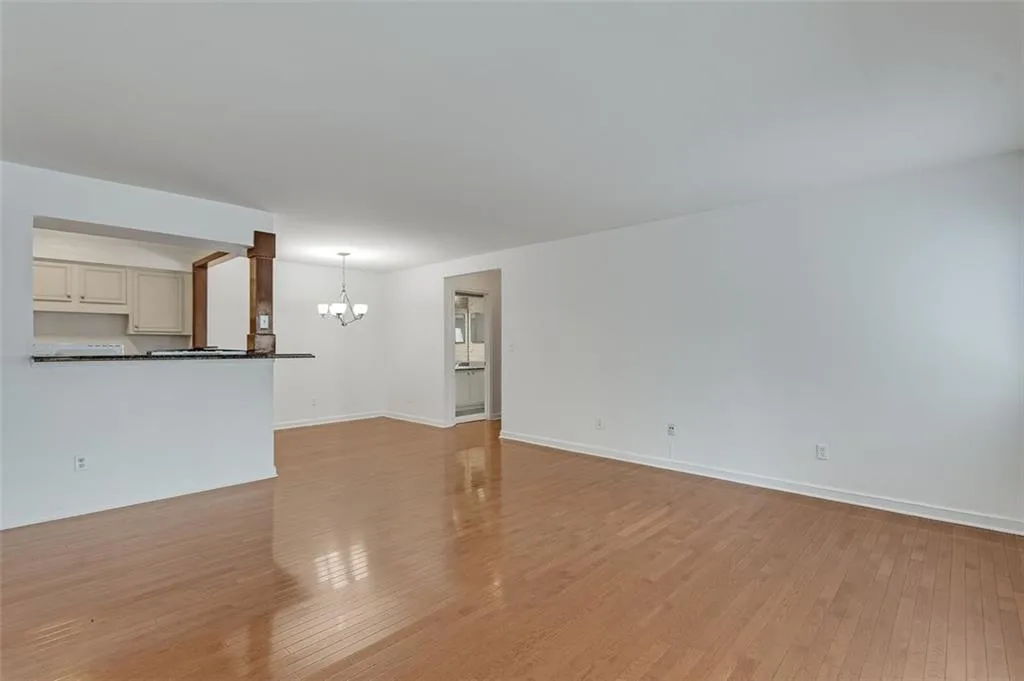 2014 Wingate Way, Sandy Springs, Georgia 30350, 2 Bedrooms Bedrooms, ,2 BathroomsBathrooms,Residential,Sold,2014 Wingate Way,6900018