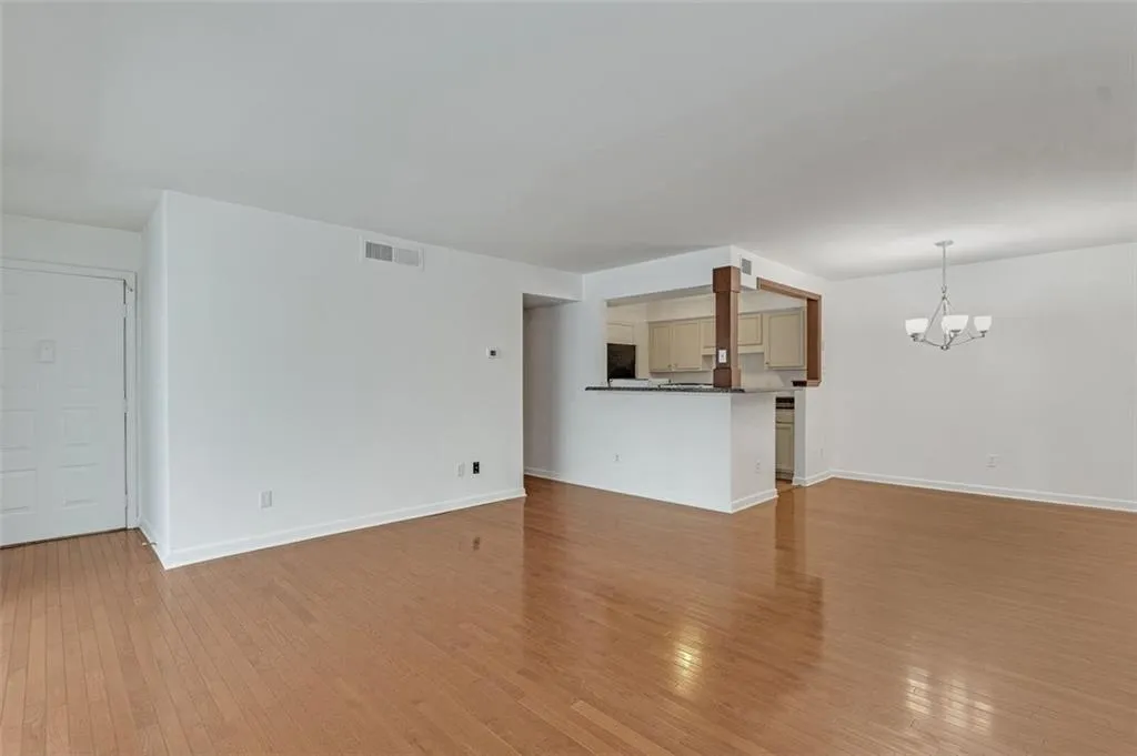 2014 Wingate Way, Sandy Springs, Georgia 30350, 2 Bedrooms Bedrooms, ,2 BathroomsBathrooms,Residential,Sold,2014 Wingate Way,6900018