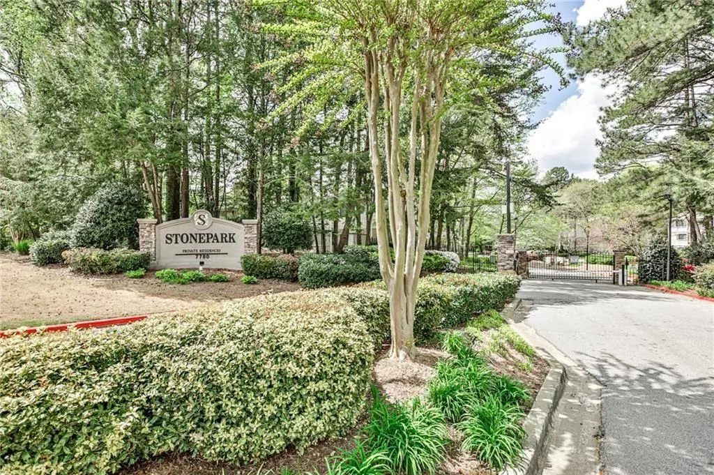 2014 Wingate Way, Sandy Springs, Georgia 30350, 2 Bedrooms Bedrooms, ,2 BathroomsBathrooms,Residential,Sold,2014 Wingate Way,6900018