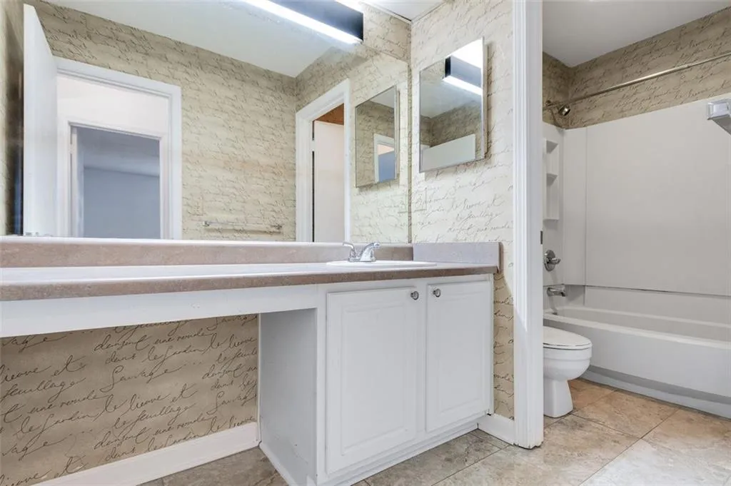 2014 Wingate Way, Sandy Springs, Georgia 30350, 2 Bedrooms Bedrooms, ,2 BathroomsBathrooms,Residential,Sold,2014 Wingate Way,6900018