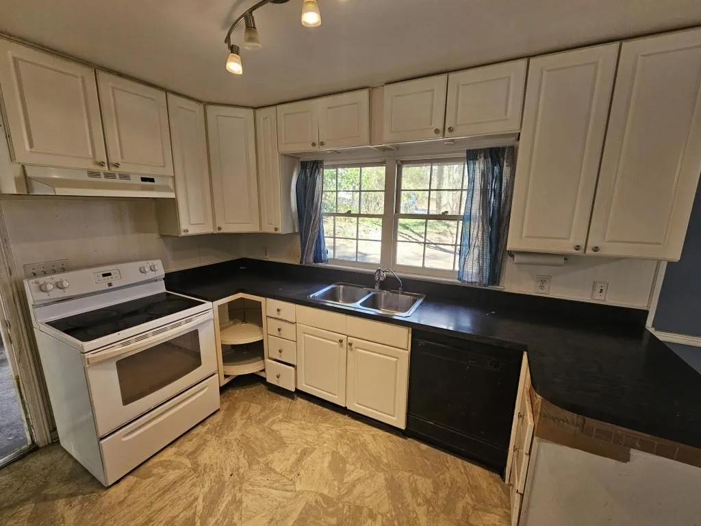 425 Hilderbrand Drive, Sandy Springs, Georgia 30328, 3 Bedrooms Bedrooms, ,2 BathroomsBathrooms,Residential,Sold,425 Hilderbrand Drive,7509869