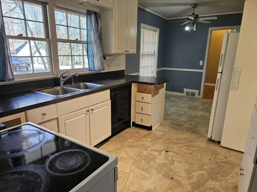 425 Hilderbrand Drive, Sandy Springs, Georgia 30328, 3 Bedrooms Bedrooms, ,2 BathroomsBathrooms,Residential,Sold,425 Hilderbrand Drive,7509869