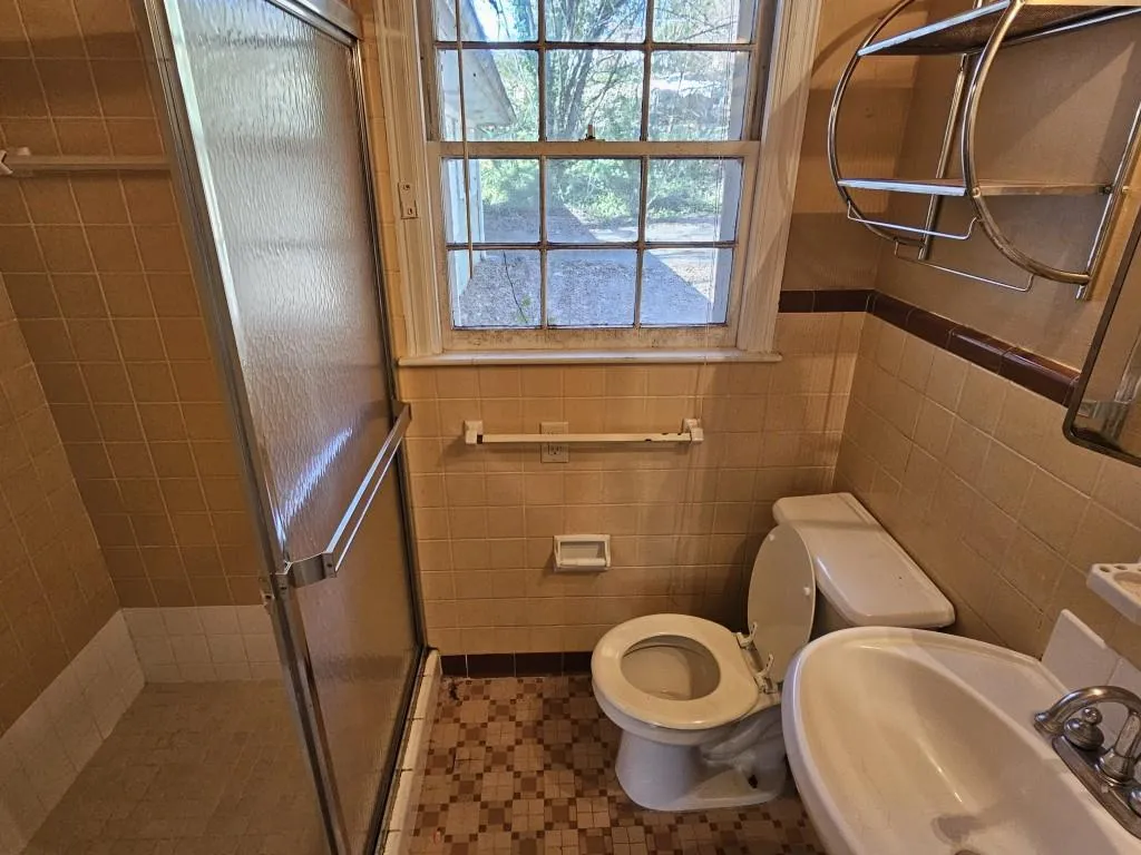 425 Hilderbrand Drive, Sandy Springs, Georgia 30328, 3 Bedrooms Bedrooms, ,2 BathroomsBathrooms,Residential,Sold,425 Hilderbrand Drive,7509869