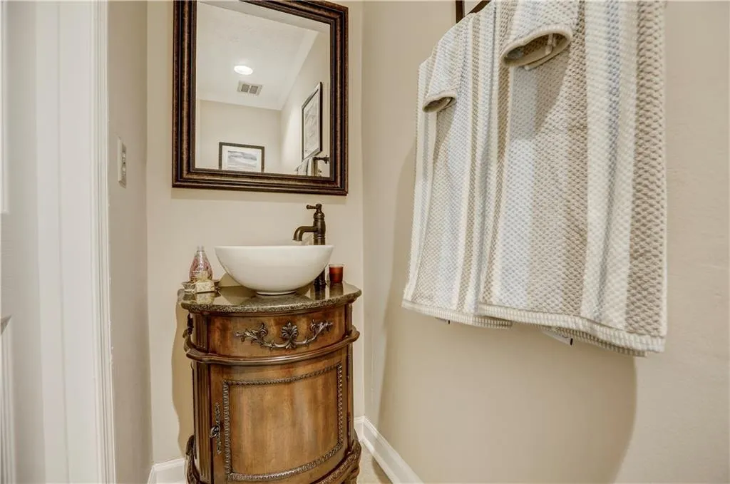 6118 Park Avenue Unit H11, Sandy Springs, Georgia 30342, 2 Bedrooms Bedrooms, ,2 BathroomsBathrooms,Residential,Sold,6118 Park Avenue Unit H11,6051490