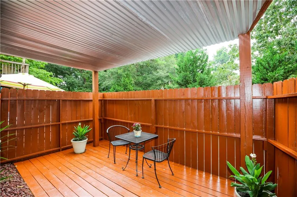 6118 Park Avenue Unit H11, Sandy Springs, Georgia 30342, 2 Bedrooms Bedrooms, ,2 BathroomsBathrooms,Residential,Sold,6118 Park Avenue Unit H11,6051490