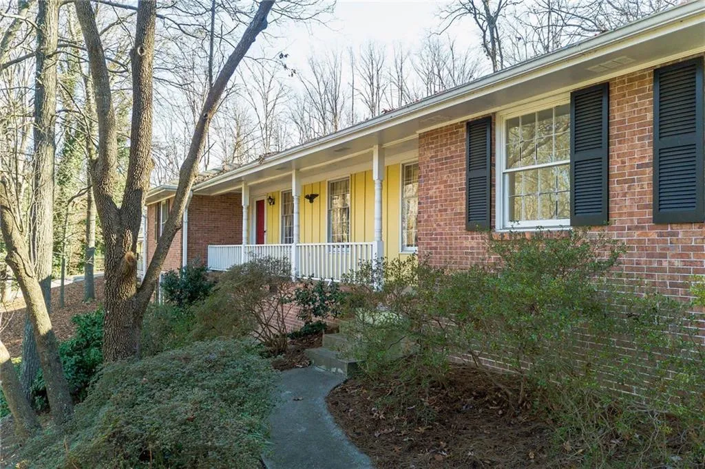495 Abernathy Road Ne, Sandy Springs, Georgia 30328, 4 Bedrooms Bedrooms, ,2 BathroomsBathrooms,Residential,Sold,495 Abernathy Road Ne,5950892