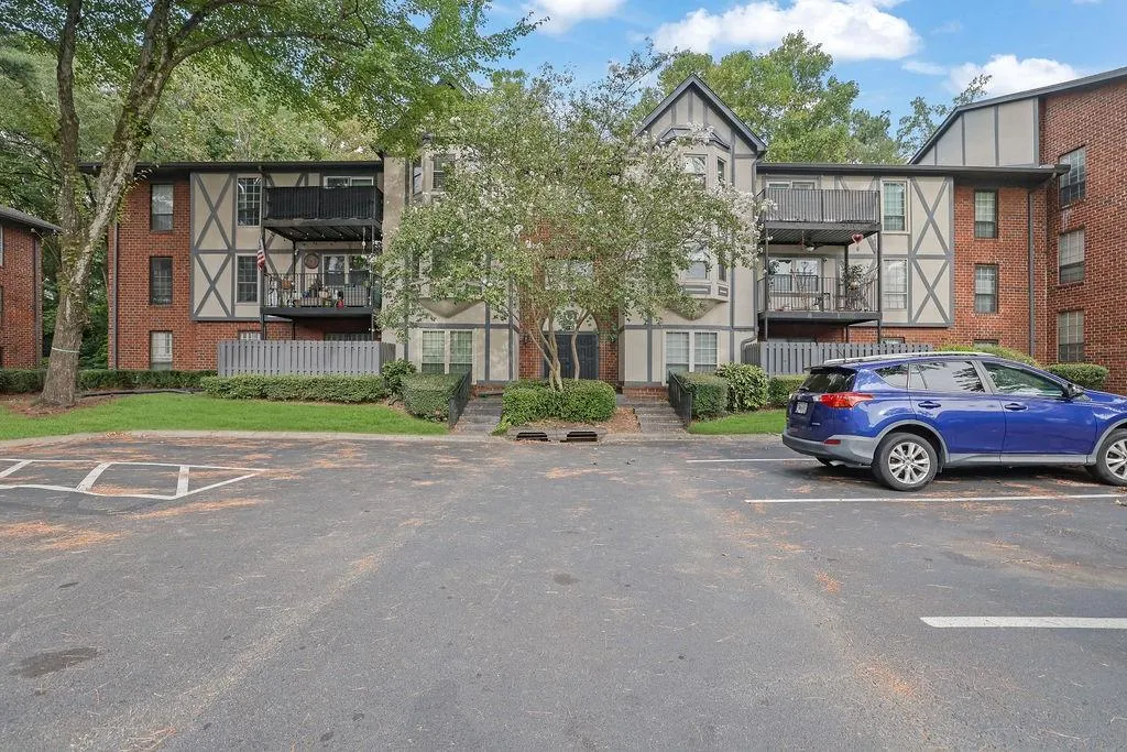 6851 Roswell Road Unit Q20, Sandy Springs, Georgia 30328, 3 Bedrooms Bedrooms, ,2 BathroomsBathrooms,Residential,Sold,6851 Roswell Road Unit Q20,7493097