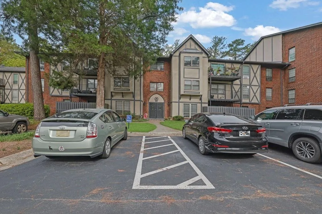 6851 Roswell Road Unit Q20, Sandy Springs, Georgia 30328, 3 Bedrooms Bedrooms, ,2 BathroomsBathrooms,Residential,Sold,6851 Roswell Road Unit Q20,7493097