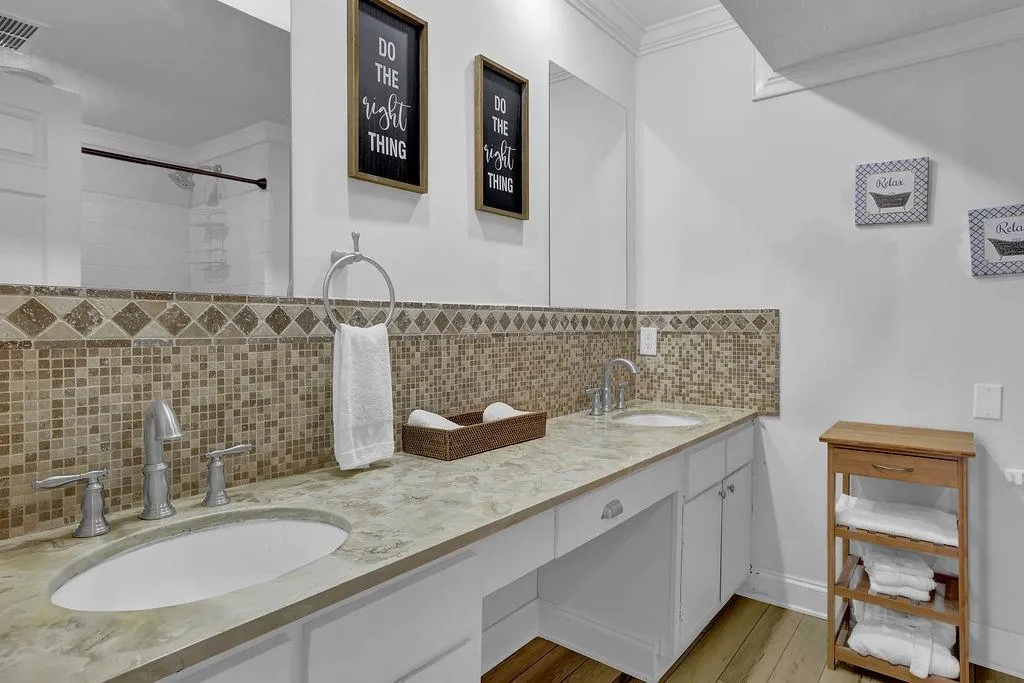 6851 Roswell Road Unit Q20, Sandy Springs, Georgia 30328, 3 Bedrooms Bedrooms, ,2 BathroomsBathrooms,Residential,Sold,6851 Roswell Road Unit Q20,7493097