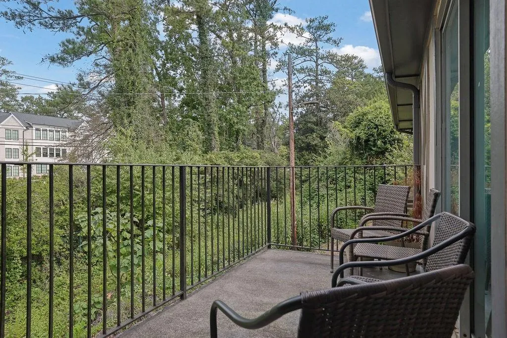 6851 Roswell Road Unit Q20, Sandy Springs, Georgia 30328, 3 Bedrooms Bedrooms, ,2 BathroomsBathrooms,Residential,Sold,6851 Roswell Road Unit Q20,7493097