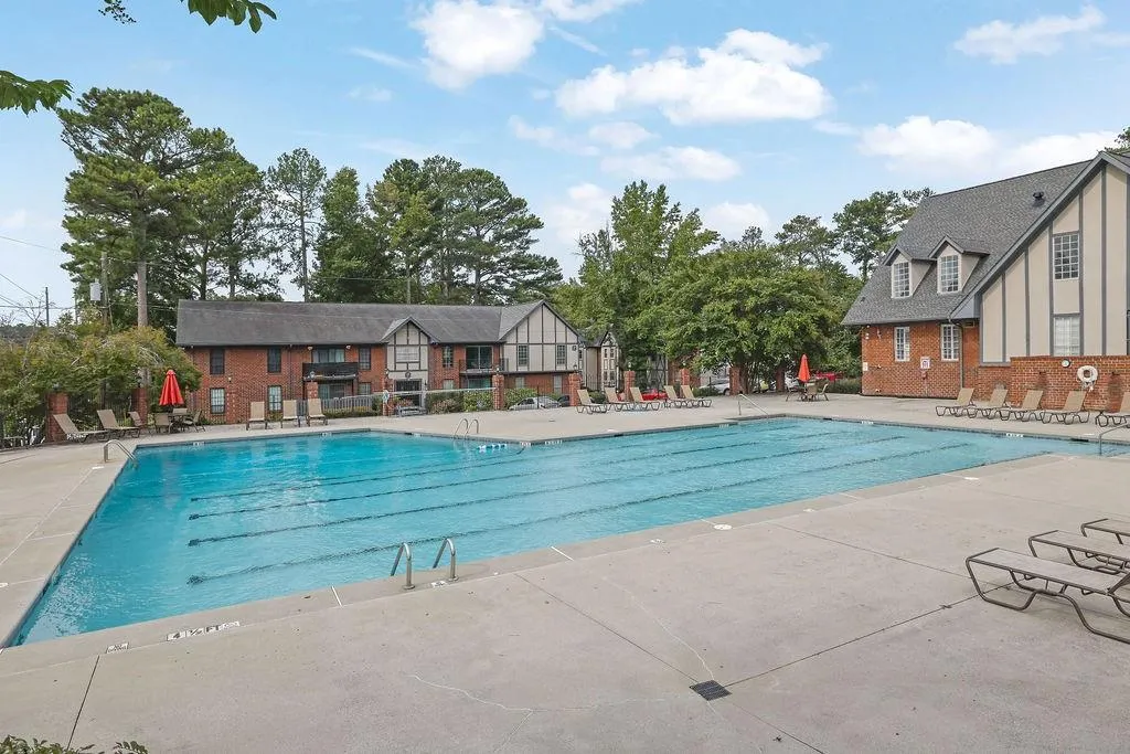 6851 Roswell Road Unit Q20, Sandy Springs, Georgia 30328, 3 Bedrooms Bedrooms, ,2 BathroomsBathrooms,Residential,Sold,6851 Roswell Road Unit Q20,7493097