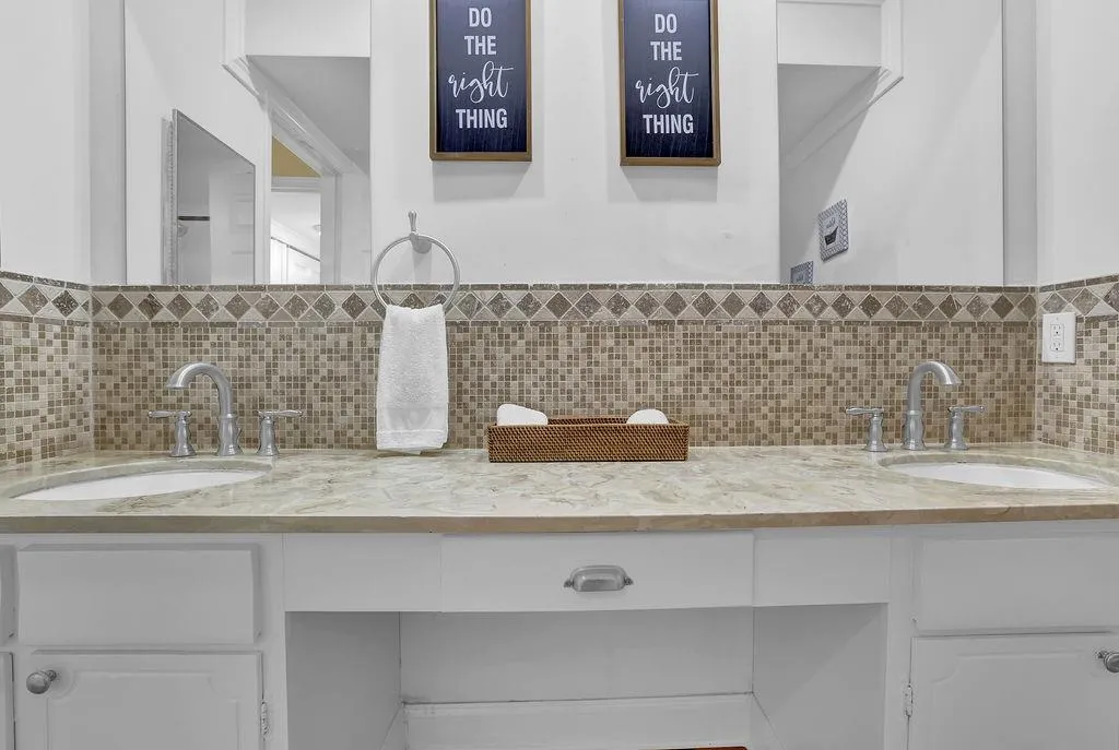 6851 Roswell Road Unit Q20, Sandy Springs, Georgia 30328, 3 Bedrooms Bedrooms, ,2 BathroomsBathrooms,Residential,Sold,6851 Roswell Road Unit Q20,7493097
