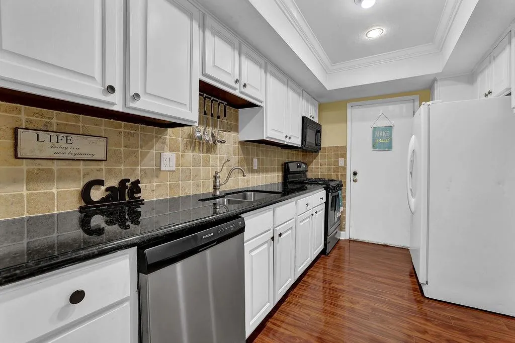 6851 Roswell Road Unit Q20, Sandy Springs, Georgia 30328, 3 Bedrooms Bedrooms, ,2 BathroomsBathrooms,Residential,Sold,6851 Roswell Road Unit Q20,7493097