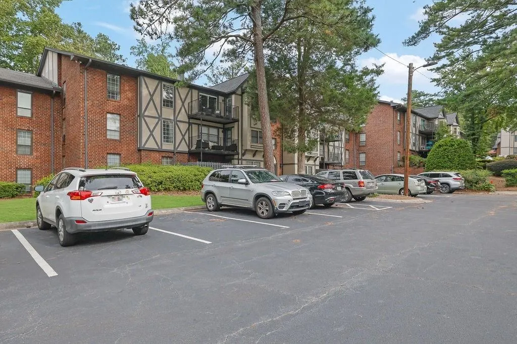6851 Roswell Road Unit Q20, Sandy Springs, Georgia 30328, 3 Bedrooms Bedrooms, ,2 BathroomsBathrooms,Residential,Sold,6851 Roswell Road Unit Q20,7493097