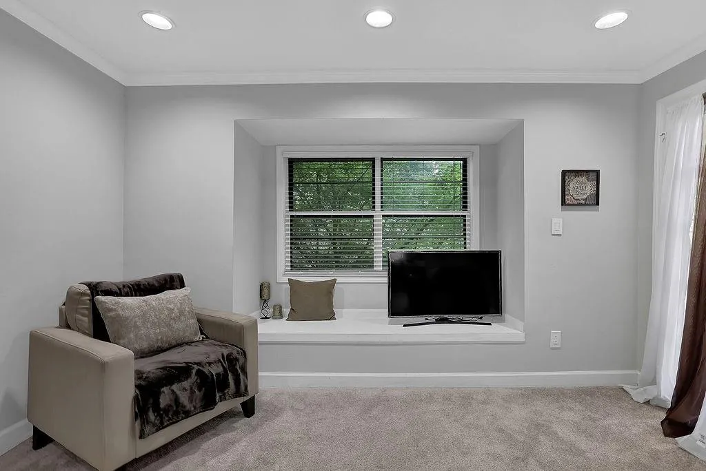 6851 Roswell Road Unit Q20, Sandy Springs, Georgia 30328, 3 Bedrooms Bedrooms, ,2 BathroomsBathrooms,Residential,Sold,6851 Roswell Road Unit Q20,7493097