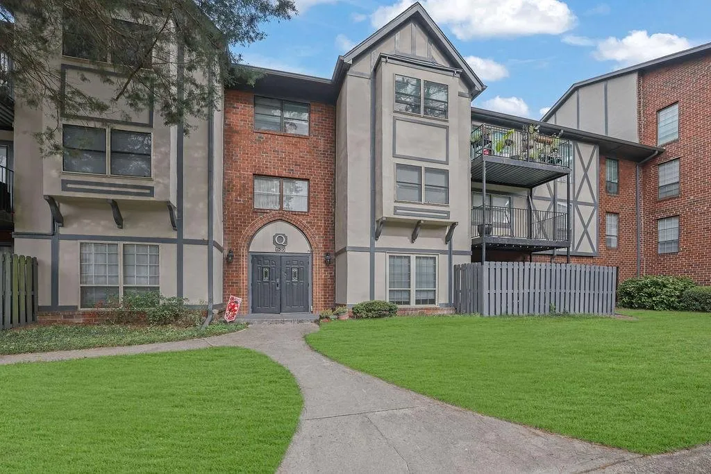 6851 Roswell Road Unit Q20, Sandy Springs, Georgia 30328, 3 Bedrooms Bedrooms, ,2 BathroomsBathrooms,Residential,Sold,6851 Roswell Road Unit Q20,7493097