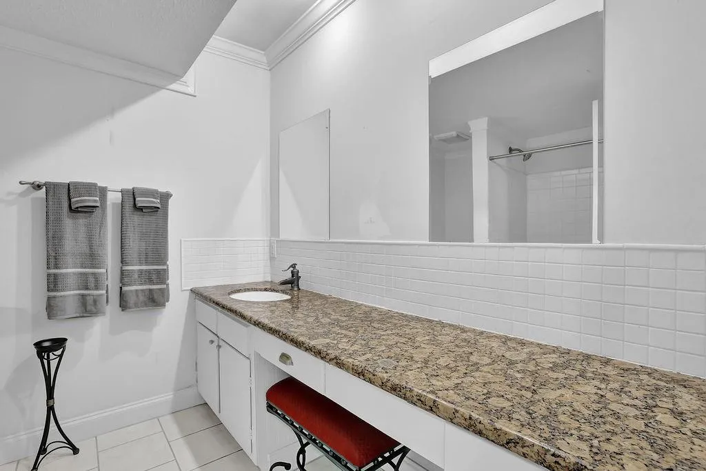 6851 Roswell Road Unit Q20, Sandy Springs, Georgia 30328, 3 Bedrooms Bedrooms, ,2 BathroomsBathrooms,Residential,Sold,6851 Roswell Road Unit Q20,7493097
