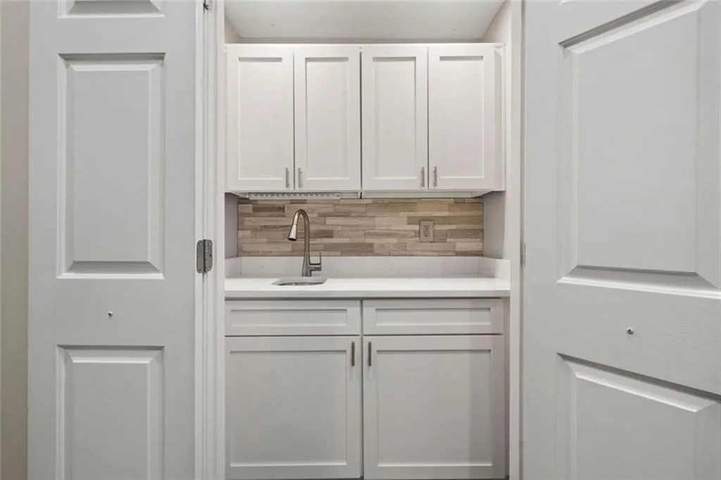 6 Alston Place Ne Place Ne, Atlanta, Georgia 30324, 3 Bedrooms Bedrooms, ,3 BathroomsBathrooms,Residential,For Sale,6 Alston Place Ne Place Ne,7606803