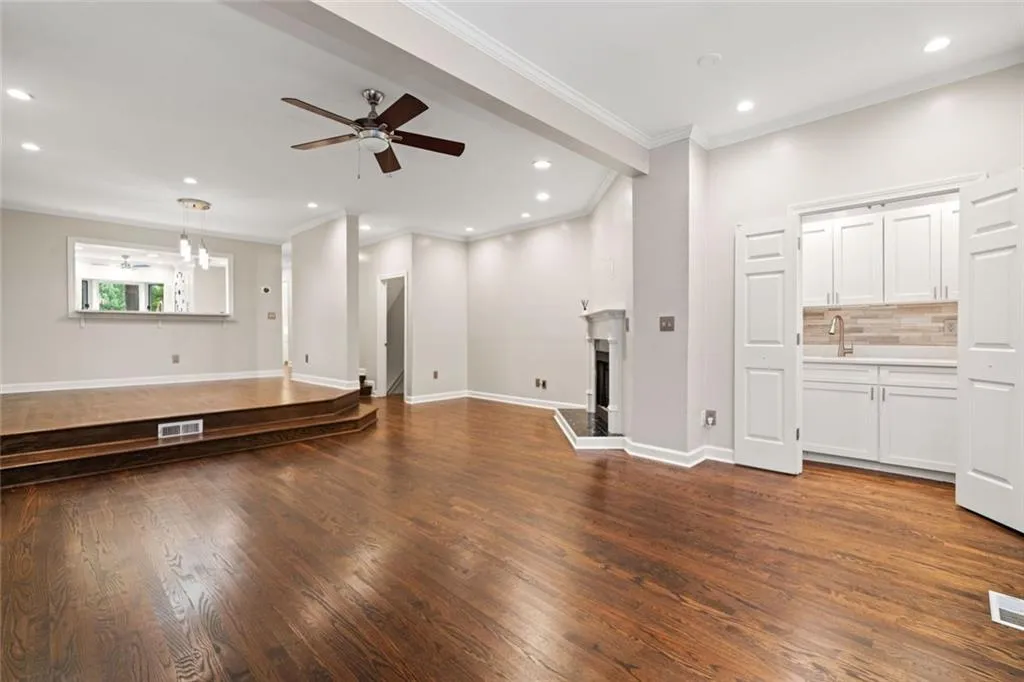 6 Alston Place Ne Place Ne, Atlanta, Georgia 30324, 3 Bedrooms Bedrooms, ,3 BathroomsBathrooms,Residential,For Sale,6 Alston Place Ne Place Ne,7606803