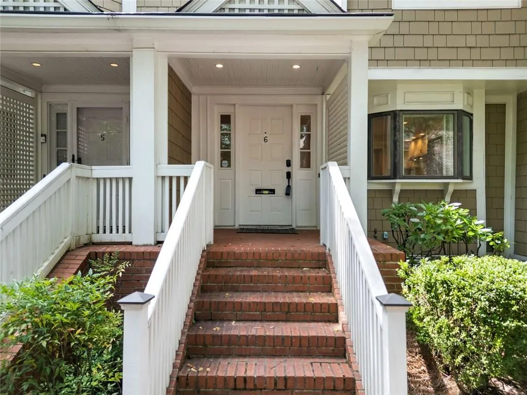 6 Alston Place Ne Place Ne, Atlanta, Georgia 30324, 3 Bedrooms Bedrooms, ,3 BathroomsBathrooms,Residential,For Sale,6 Alston Place Ne Place Ne,7606803