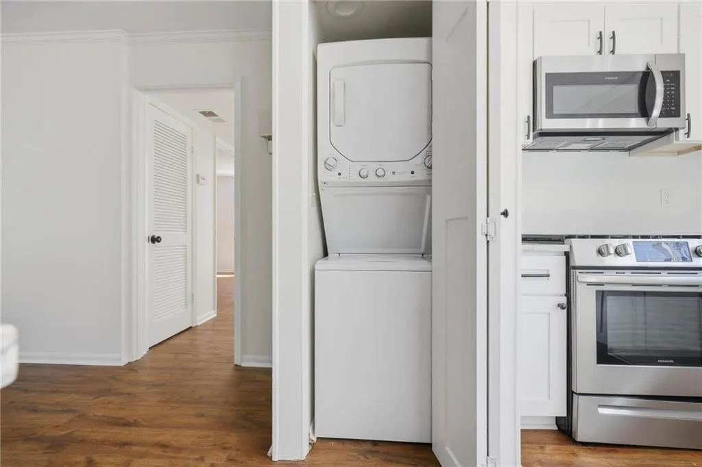 104 Ardmore Place Nw Unit 3, Atlanta, Georgia 30309, 2 Bedrooms Bedrooms, ,1 BathroomBathrooms,Residential,For Sale,104 Ardmore Place Nw Unit 3,7666646