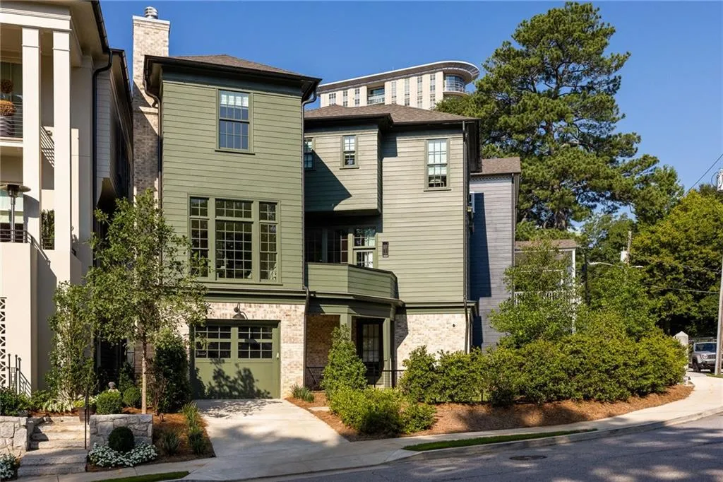77 Delmont Drive Ne, Atlanta, Georgia 30305, 4 Bedrooms Bedrooms, ,4 BathroomsBathrooms,Residential,For Sale,77 Delmont Drive Ne,7588047