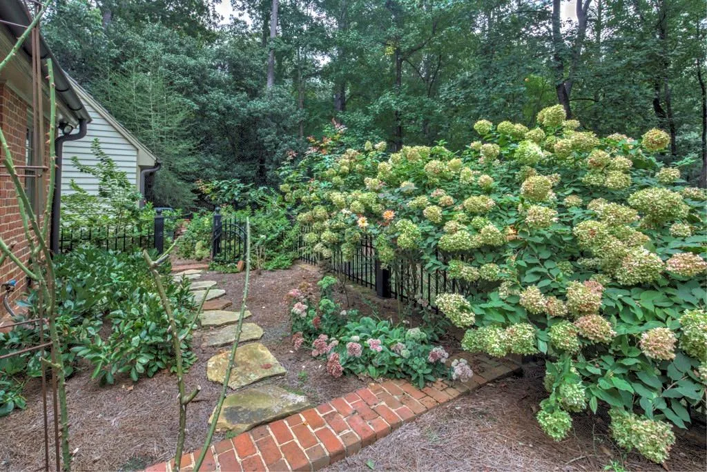 1725 Winterthur Close, Atlanta, Georgia 30328, 5 Bedrooms Bedrooms, ,5 BathroomsBathrooms,Residential,Sold,1725 Winterthur Close,5959949